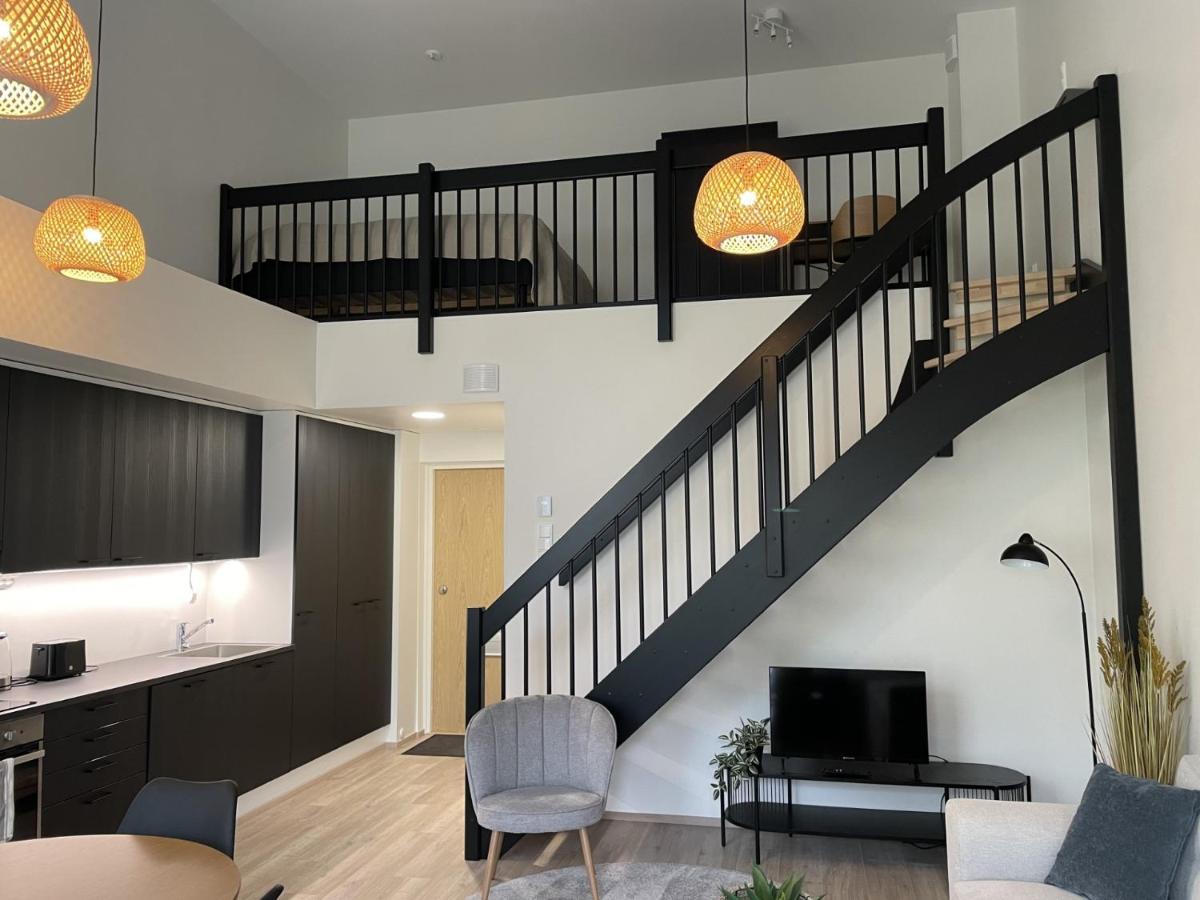 High-ceilinged With Balcony Apartamento