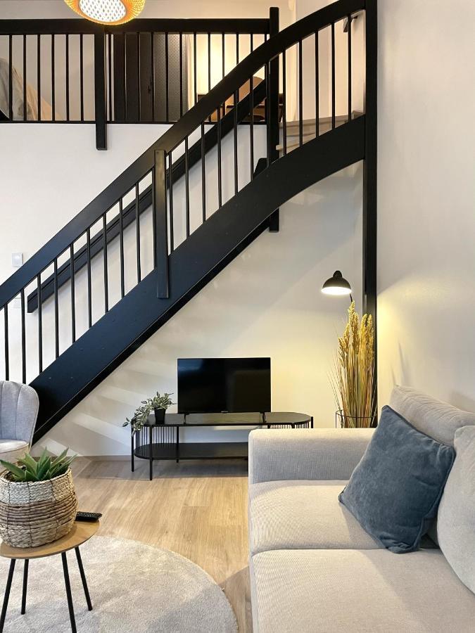 Huoneisto High-ceilinged With Balcony